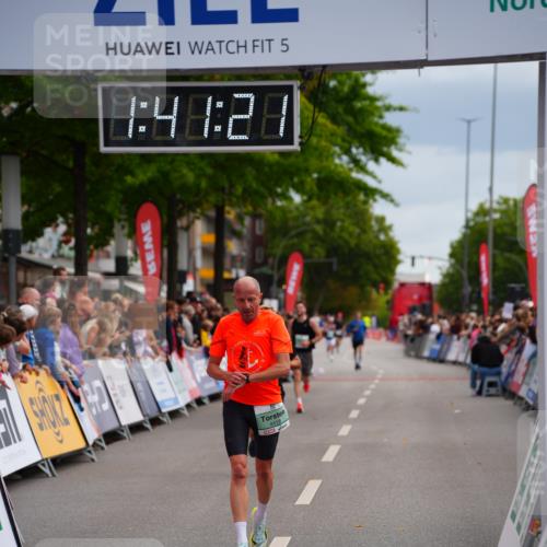 20.09.2026 - PSD Bank Halbmarathon LAZAROV Photography http://msf.ph/oto/10505061 20.09.2026 11:41:21 Ziel 1181, 1953, 2842, 4000, 4418 meine-sportfotos.de