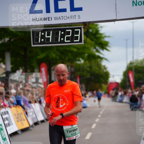 20.09.2026 - PSD Bank Halbmarathon LAZAROV Photography http://msf.ph/oto/10505065 20.09.2026 11:41:23 Ziel 1181, 1953, 2196, 2842, 4000, 4418 meine-sportfotos.de