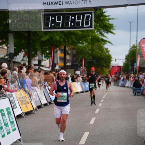 20.09.2026 - PSD Bank Halbmarathon LAZAROV Photography http://msf.ph/oto/10505131 20.09.2026 11:41:40 Ziel 3306, 3743, 4012 meine-sportfotos.de