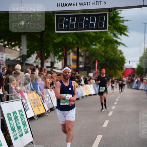 20.09.2026 - PSD Bank Halbmarathon LAZAROV Photography http://msf.ph/oto/10505135 20.09.2026 11:41:40 Ziel 3306, 3743, 4012 meine-sportfotos.de