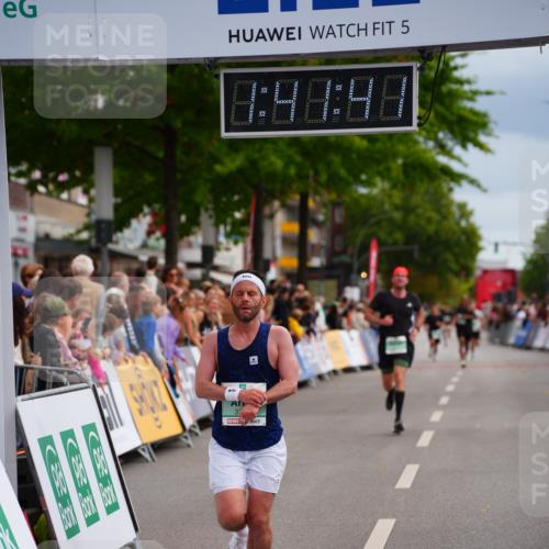 20.09.2026 - PSD Bank Halbmarathon LAZAROV Photography http://msf.ph/oto/10505139 20.09.2026 11:41:41 Ziel 3306, 3743, 4012 meine-sportfotos.de