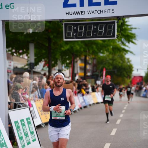 20.09.2026 - PSD Bank Halbmarathon LAZAROV Photography http://msf.ph/oto/10505151 20.09.2026 11:41:41 Ziel 3306, 3743, 4012 meine-sportfotos.de