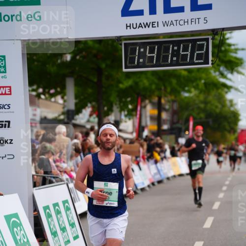 20.09.2026 - PSD Bank Halbmarathon LAZAROV Photography http://msf.ph/oto/10505157 20.09.2026 11:41:41 Ziel 3306, 3743, 4012 meine-sportfotos.de