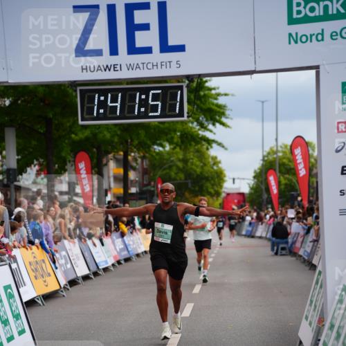 20.09.2026 - PSD Bank Halbmarathon LAZAROV Photography http://msf.ph/oto/10505179 20.09.2026 11:41:51 Ziel 1583, 1803, 4012 meine-sportfotos.de