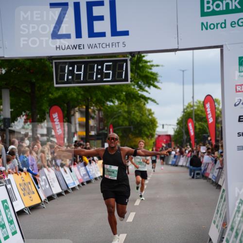 20.09.2026 - PSD Bank Halbmarathon LAZAROV Photography http://msf.ph/oto/10505183 20.09.2026 11:41:51 Ziel 1583, 1803, 4012 meine-sportfotos.de