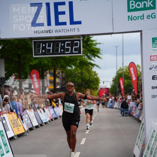 20.09.2026 - PSD Bank Halbmarathon LAZAROV Photography http://msf.ph/oto/10505188 20.09.2026 11:41:51 Ziel 1583, 1803, 4012 meine-sportfotos.de