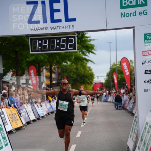 20.09.2026 - PSD Bank Halbmarathon LAZAROV Photography http://msf.ph/oto/10505192 20.09.2026 11:41:51 Ziel 1583, 1803, 4012 meine-sportfotos.de
