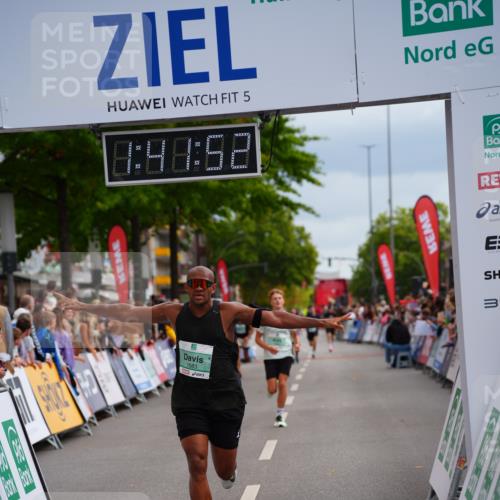 20.09.2026 - PSD Bank Halbmarathon LAZAROV Photography http://msf.ph/oto/10505201 20.09.2026 11:41:52 Ziel 1583, 1803, 4012, 4353 meine-sportfotos.de