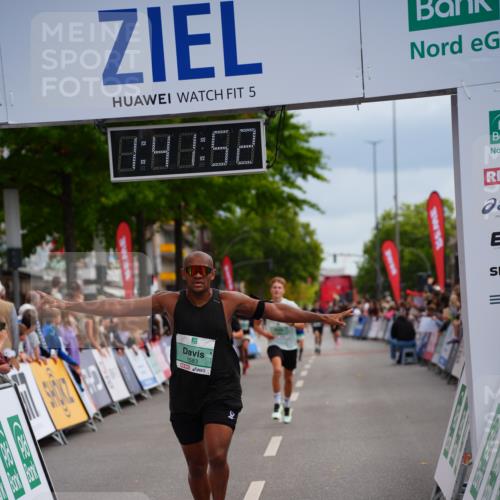 20.09.2026 - PSD Bank Halbmarathon LAZAROV Photography http://msf.ph/oto/10505206 20.09.2026 11:41:52 Ziel 1583, 1803, 4012, 4353 meine-sportfotos.de
