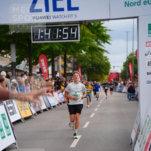 20.09.2026 - PSD Bank Halbmarathon LAZAROV Photography http://msf.ph/oto/10505209 20.09.2026 11:41:54 Ziel 1583, 1803, 4353 meine-sportfotos.de
