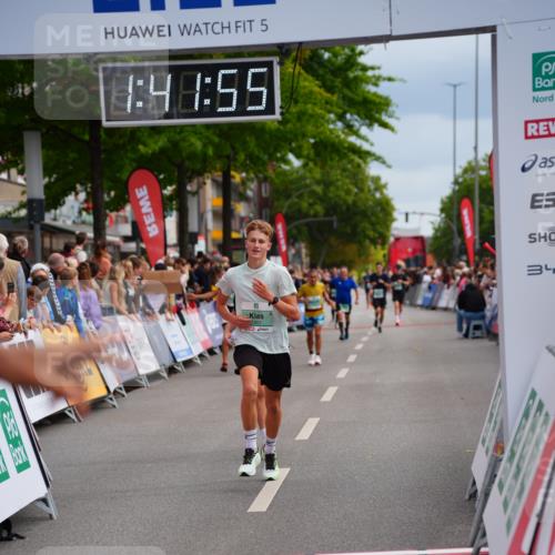20.09.2026 - PSD Bank Halbmarathon LAZAROV Photography http://msf.ph/oto/10505212 20.09.2026 11:41:54 Ziel 1583, 1803, 4353 meine-sportfotos.de