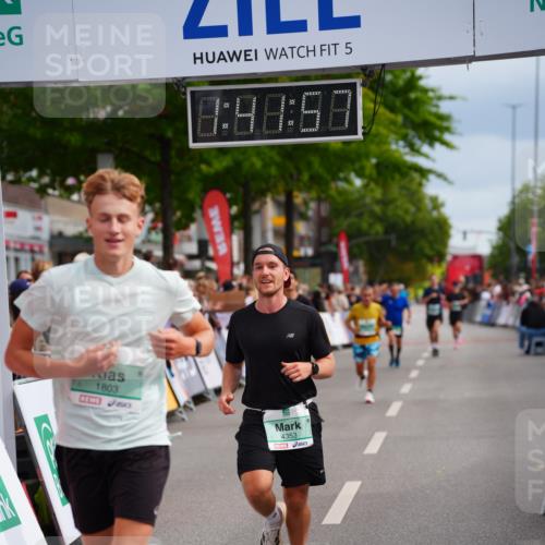 20.09.2026 - PSD Bank Halbmarathon LAZAROV Photography http://msf.ph/oto/10505236 20.09.2026 11:41:56 Ziel 1583, 1803, 2069, 4353 meine-sportfotos.de