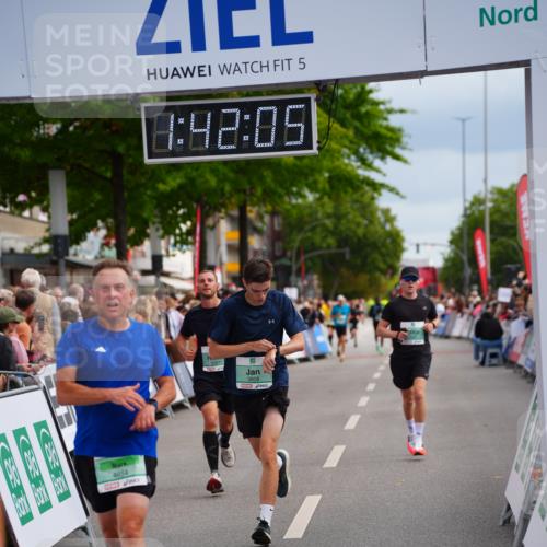 20.09.2026 - PSD Bank Halbmarathon LAZAROV Photography http://msf.ph/oto/10505316 20.09.2026 11:42:05 Ziel 1852, 2069, 2267, 2981, 3608, 4654 meine-sportfotos.de