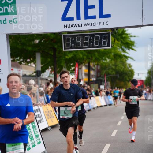 20.09.2026 - PSD Bank Halbmarathon LAZAROV Photography http://msf.ph/oto/10505329 20.09.2026 11:42:05 Ziel 1852, 2069, 2267, 2981, 3608, 4654 meine-sportfotos.de