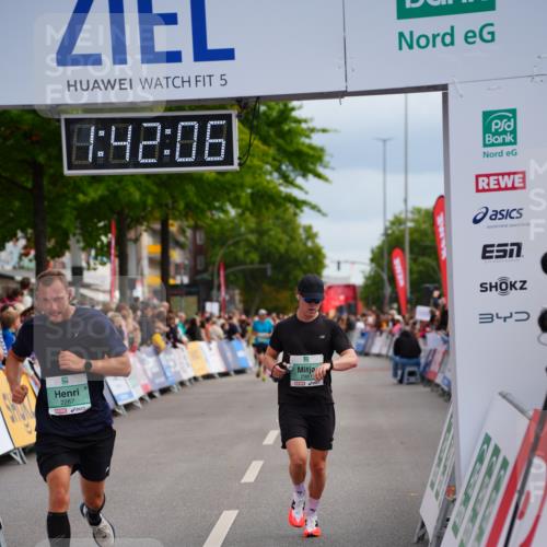 20.09.2026 - PSD Bank Halbmarathon LAZAROV Photography http://msf.ph/oto/10505333 20.09.2026 11:42:06 Ziel 1852, 2069, 2267, 2981, 3608, 4654 meine-sportfotos.de