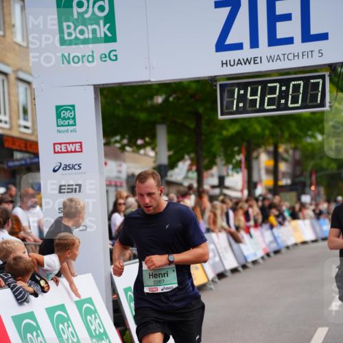 20.09.2026 - PSD Bank Halbmarathon LAZAROV Photography http://msf.ph/oto/10505342 20.09.2026 11:42:07 Ziel 1852, 2069, 2267, 2981, 3608, 4654 meine-sportfotos.de