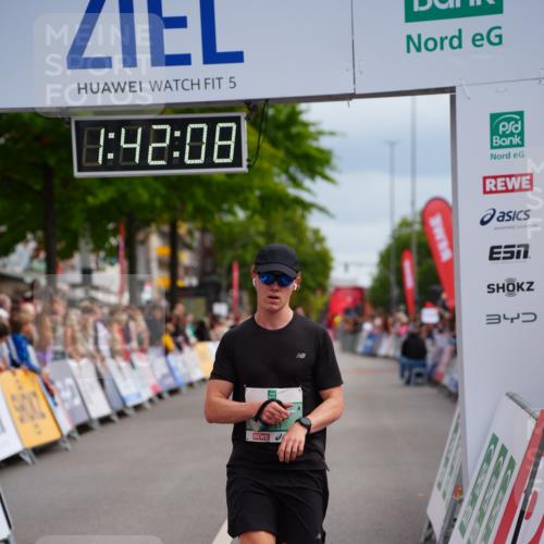 20.09.2026 - PSD Bank Halbmarathon LAZAROV Photography http://msf.ph/oto/10505352 20.09.2026 11:42:08 Ziel 1852, 2267, 2981, 3608, 4654 meine-sportfotos.de