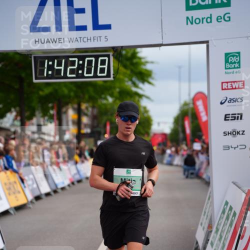 20.09.2026 - PSD Bank Halbmarathon LAZAROV Photography http://msf.ph/oto/10505357 20.09.2026 11:42:08 Ziel 1852, 2267, 2981, 3608, 4654 meine-sportfotos.de