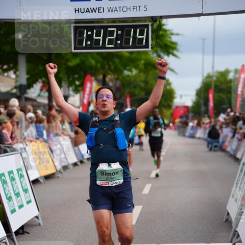 20.09.2026 - PSD Bank Halbmarathon LAZAROV Photography http://msf.ph/oto/10505407 20.09.2026 11:42:14 Ziel 1188, 1879, 2179, 2267, 2981 meine-sportfotos.de