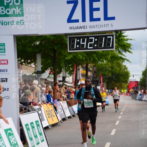 20.09.2026 - PSD Bank Halbmarathon LAZAROV Photography http://msf.ph/oto/10505412 20.09.2026 11:42:16 Ziel 1188, 1879, 2179, 2633 meine-sportfotos.de