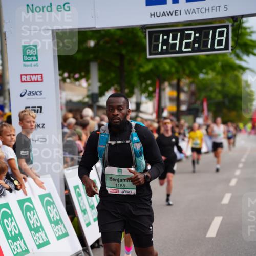 20.09.2026 - PSD Bank Halbmarathon LAZAROV Photography http://msf.ph/oto/10505441 20.09.2026 11:42:18 Ziel 1188, 1879, 2179, 2633 meine-sportfotos.de