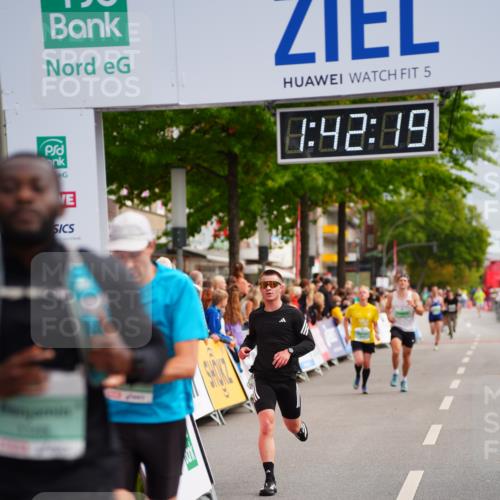 20.09.2026 - PSD Bank Halbmarathon LAZAROV Photography http://msf.ph/oto/10505449 20.09.2026 11:42:19 Ziel 1188, 1879, 2179, 2256, 2633, 4653 meine-sportfotos.de