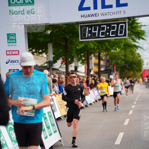 20.09.2026 - PSD Bank Halbmarathon LAZAROV Photography http://msf.ph/oto/10505457 20.09.2026 11:42:19 Ziel 1188, 1879, 2179, 2256, 2633, 4653 meine-sportfotos.de