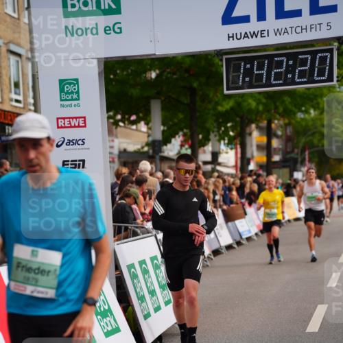 20.09.2026 - PSD Bank Halbmarathon LAZAROV Photography http://msf.ph/oto/10505462 20.09.2026 11:42:20 Ziel 1188, 1879, 2179, 2256, 2633, 4653 meine-sportfotos.de