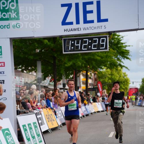 20.09.2026 - PSD Bank Halbmarathon LAZAROV Photography http://msf.ph/oto/10505496 20.09.2026 11:42:28 Ziel 1591, 2256, 2633, 4620, 4653 meine-sportfotos.de
