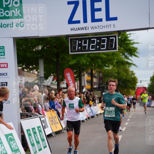 20.09.2026 - PSD Bank Halbmarathon LAZAROV Photography http://msf.ph/oto/10505551 20.09.2026 11:42:37 Ziel 1336, 1591, 2781, 4251, 4288, 4620 meine-sportfotos.de