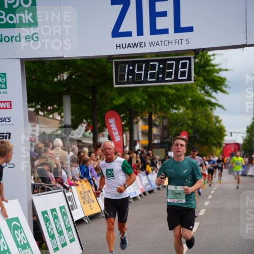 20.09.2026 - PSD Bank Halbmarathon LAZAROV Photography http://msf.ph/oto/10505556 20.09.2026 11:42:37 Ziel 1336, 1591, 2781, 4251, 4288, 4620 meine-sportfotos.de