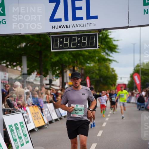20.09.2026 - PSD Bank Halbmarathon LAZAROV Photography http://msf.ph/oto/10505595 20.09.2026 11:42:41 Ziel 1336, 2781, 4251, 4288, 4760 meine-sportfotos.de