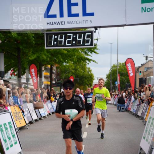 20.09.2026 - PSD Bank Halbmarathon LAZAROV Photography http://msf.ph/oto/10505608 20.09.2026 11:42:44 Ziel 2781, 3892, 4251, 4288, 4385, 4760 meine-sportfotos.de