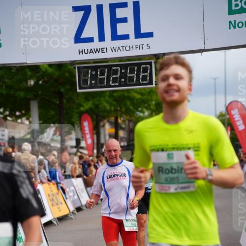20.09.2026 - PSD Bank Halbmarathon LAZAROV Photography http://msf.ph/oto/10505645 20.09.2026 11:42:48 Ziel 1258, 1888, 2241, 3892, 4251, 4385, 4634, 4760 meine-sportfotos.de