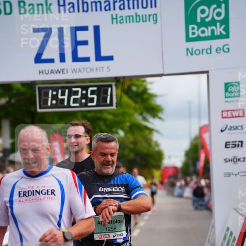 20.09.2026 - PSD Bank Halbmarathon LAZAROV Photography http://msf.ph/oto/10505662 20.09.2026 11:42:50 Ziel 1258, 1888, 2241, 3892, 4294, 4385, 4634, 4760 meine-sportfotos.de