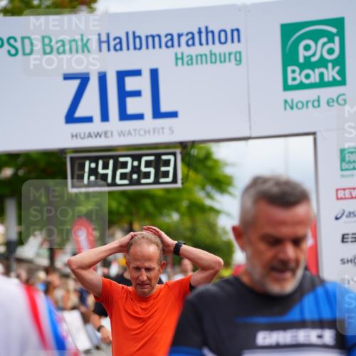 20.09.2026 - PSD Bank Halbmarathon LAZAROV Photography http://msf.ph/oto/10505674 20.09.2026 11:42:52 Ziel 1258, 1888, 2241, 3892, 4008, 4294, 4385, 4541, 4634, 4760 meine-sportfotos.de