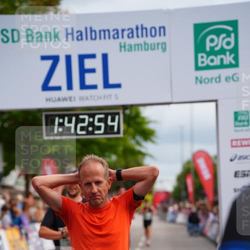 20.09.2026 - PSD Bank Halbmarathon LAZAROV Photography http://msf.ph/oto/10505683 20.09.2026 11:42:53 Ziel 1258, 1888, 2241, 3892, 4008, 4294, 4385, 4541, 4634 meine-sportfotos.de