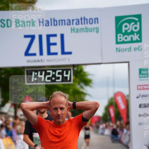 20.09.2026 - PSD Bank Halbmarathon LAZAROV Photography http://msf.ph/oto/10505685 20.09.2026 11:42:53 Ziel 1258, 1888, 2241, 3892, 4008, 4294, 4385, 4541, 4634 meine-sportfotos.de