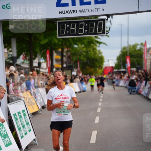 20.09.2026 - PSD Bank Halbmarathon LAZAROV Photography http://msf.ph/oto/10505779 20.09.2026 11:43:10 Ziel 4788 meine-sportfotos.de