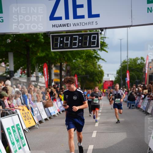 20.09.2026 - PSD Bank Halbmarathon LAZAROV Photography http://msf.ph/oto/10505796 20.09.2026 11:43:19 Ziel 1492, 4532 meine-sportfotos.de