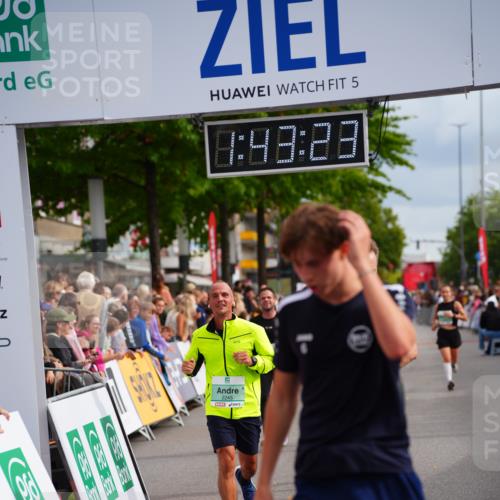 20.09.2026 - PSD Bank Halbmarathon LAZAROV Photography http://msf.ph/oto/10505834 20.09.2026 11:43:23 Ziel 1492, 2245, 2642, 2729, 3285, 4532 meine-sportfotos.de
