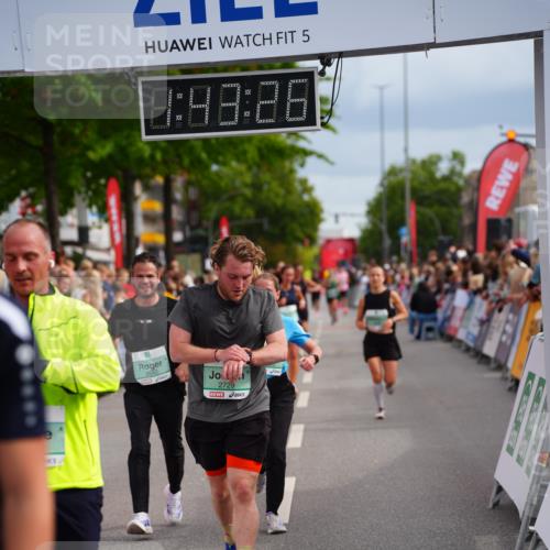 20.09.2026 - PSD Bank Halbmarathon LAZAROV Photography http://msf.ph/oto/10505844 20.09.2026 11:43:25 Ziel 1492, 2068, 2245, 2642, 2729, 3285, 4532 meine-sportfotos.de