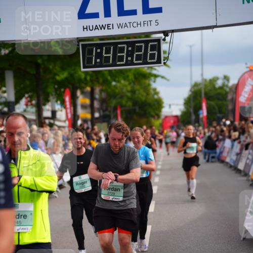 20.09.2026 - PSD Bank Halbmarathon LAZAROV Photography http://msf.ph/oto/10505848 20.09.2026 11:43:25 Ziel 1492, 2068, 2245, 2642, 2729, 3285, 4532 meine-sportfotos.de