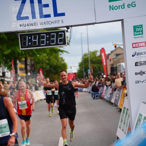 20.09.2026 - PSD Bank Halbmarathon LAZAROV Photography http://msf.ph/oto/10505913 20.09.2026 11:43:32 Ziel 1671, 2068, 2245, 2637, 2642, 2729, 3037, 3285, 4501 meine-sportfotos.de