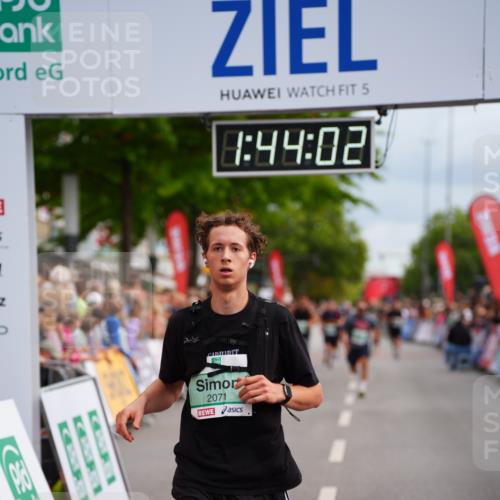 20.09.2026 - PSD Bank Halbmarathon LAZAROV Photography http://msf.ph/oto/10506115 20.09.2026 11:44:01 Ziel 1493, 2071, 2211, 2946, 3117, 3651 meine-sportfotos.de