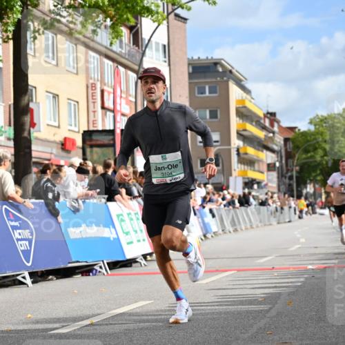 20.09.2026 - PSD Bank Halbmarathon J. Mangold http://msf.ph/oto/10506172 20.09.2026 11:23:20 Ziel 1985, 3104, 3625 meine-sportfotos.de