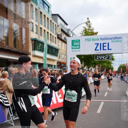 20.09.2026 - PSD Bank Halbmarathon LAZAROV Photography http://msf.ph/oto/10506325 20.09.2026 11:44:26 Ziel 1147, 1753, 2366, 2467, 2512, 2966, 3322, 4026, 4309, 4533, 4607, 4608 meine-sportfotos.de