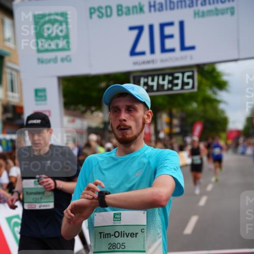20.09.2026 - PSD Bank Halbmarathon LAZAROV Photography http://msf.ph/oto/10506379 20.09.2026 11:44:34 Ziel 1317, 1730, 1753, 2805, 3322, 4026, 4309 meine-sportfotos.de