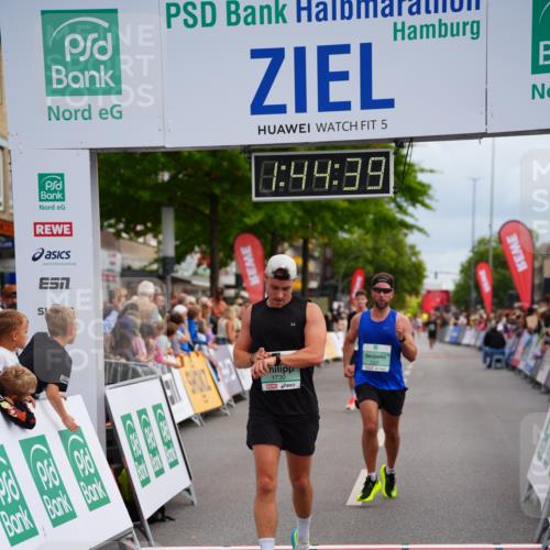 20.09.2026 - PSD Bank Halbmarathon LAZAROV Photography http://msf.ph/oto/10506409 20.09.2026 11:44:38 Ziel 1317, 1730, 2708, 2805, 3706, 4309 meine-sportfotos.de