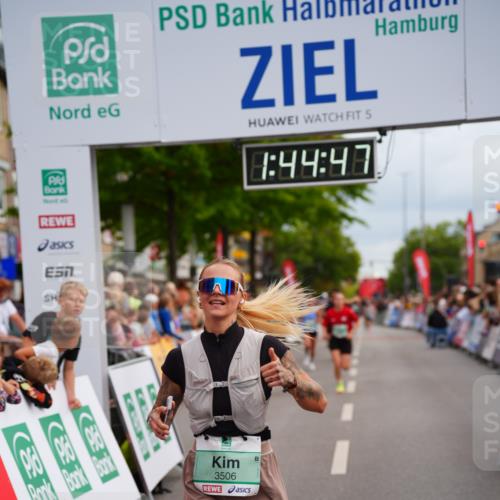 20.09.2026 - PSD Bank Halbmarathon LAZAROV Photography http://msf.ph/oto/10506479 20.09.2026 11:44:47 Ziel 1081, 1083, 2593, 2708, 3506, 3706 meine-sportfotos.de
